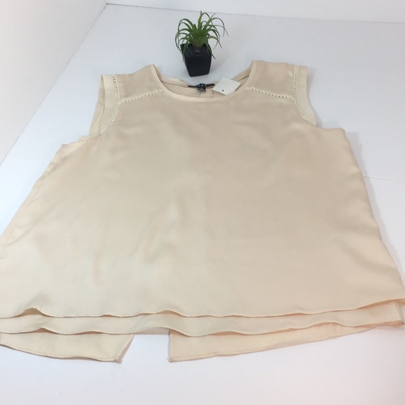 ✨TCEC✨CREAM SLEEVELESS TOP - Picture 3 of 15